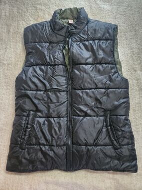 Open Trail Reversible  Puffer Vest in Black and Olive Outdoor Hiking